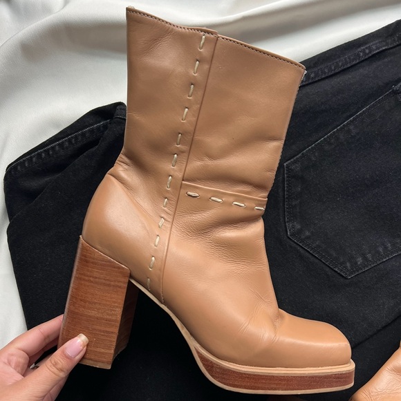 Shoes - Tan Vintage Square Booties ✨👢